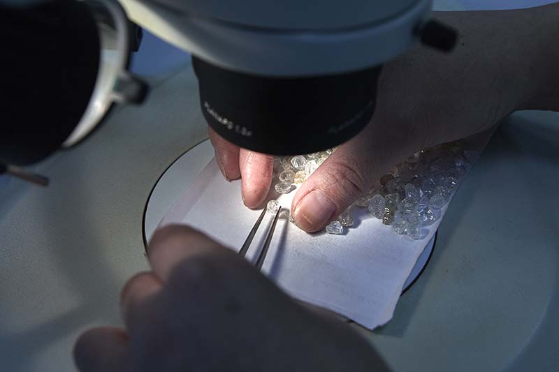 Rough diamond sorting process