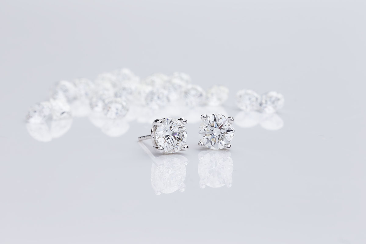 My First Fashion Icon, Mom! 2 Diamond studs