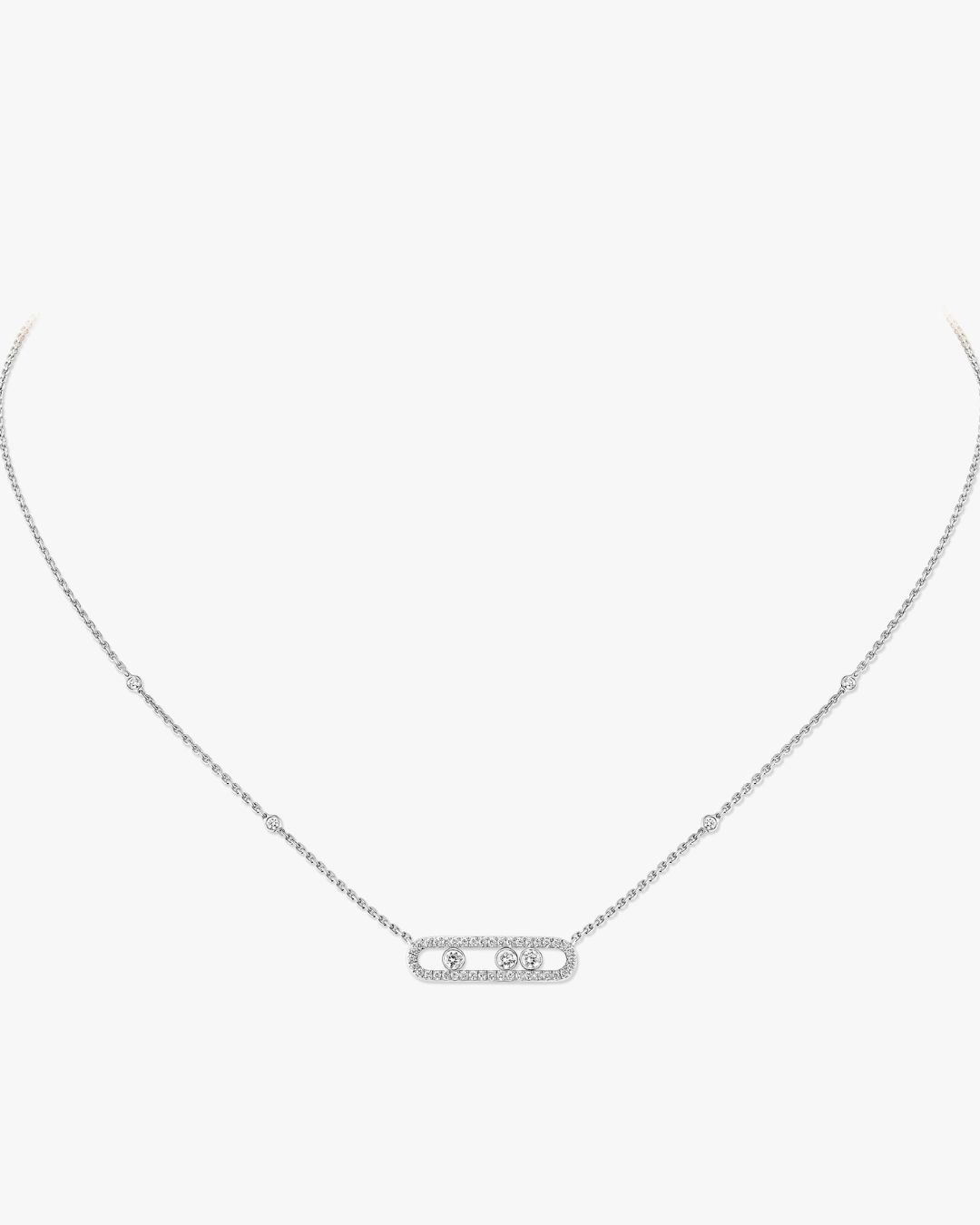How to Expertly Wear Layered Necklaces With Tips from the Pros