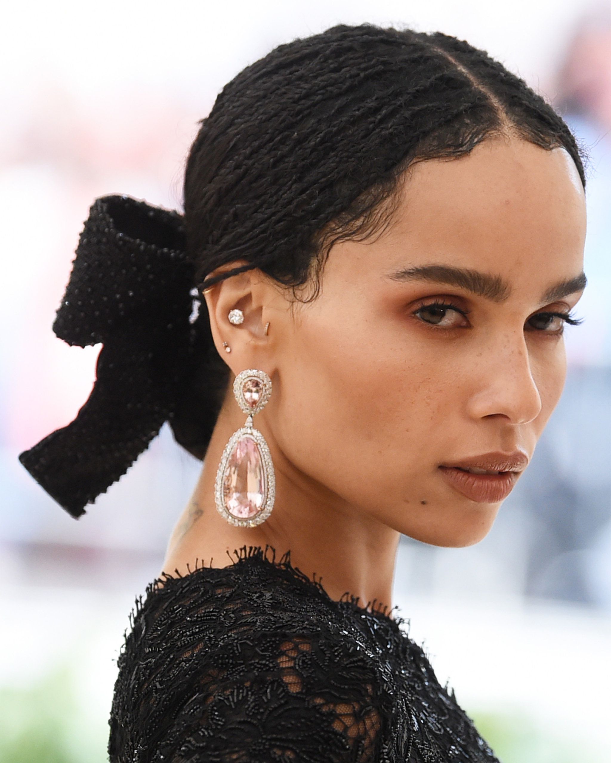 Teardrop diamond earrings with pink morganite diamond and diamond studs worn by Zoë Kravitz at the 2018 Met Gala