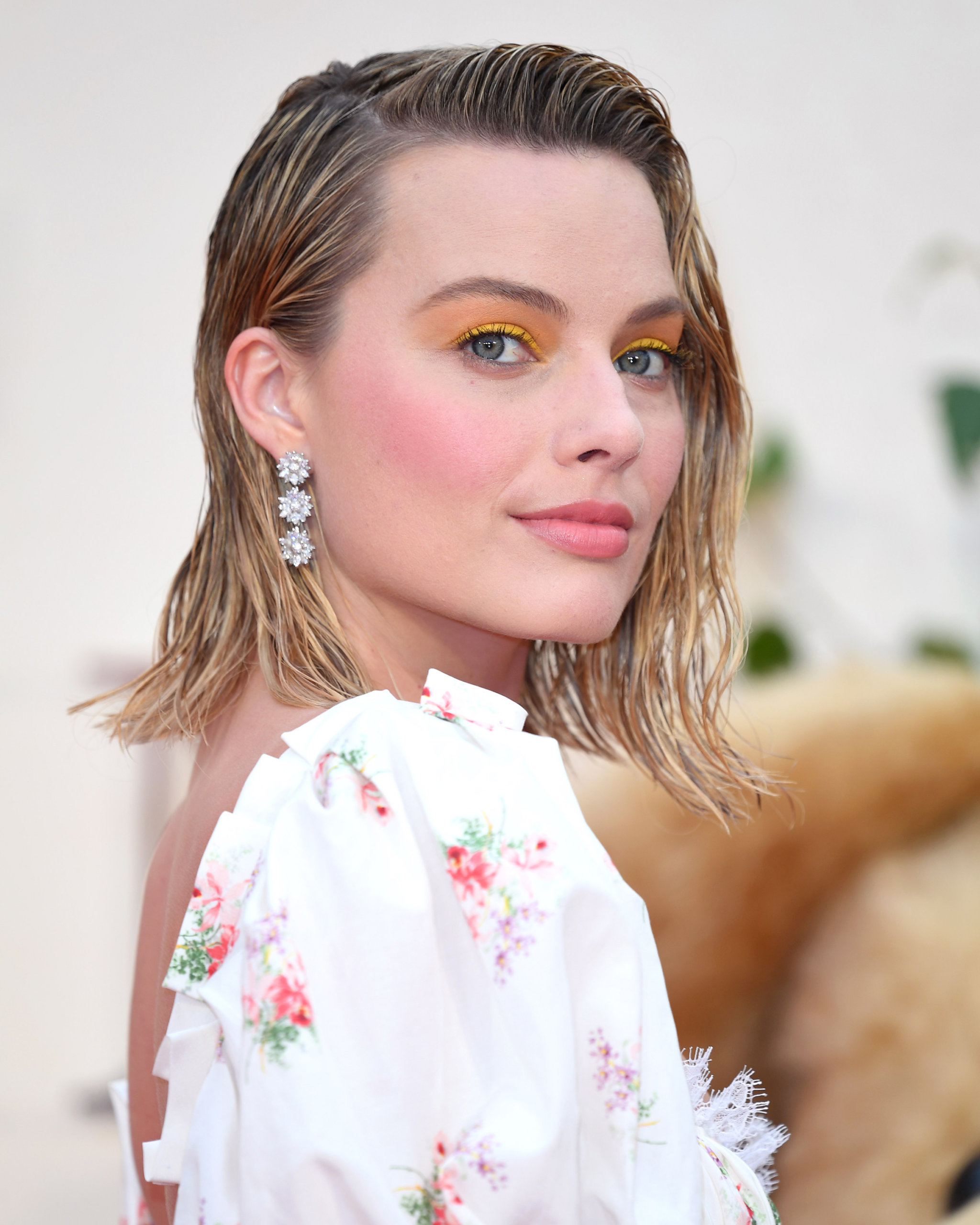 3 daisy diamond drop earrings with marquise cut diamonds worn by Margot Robbie at the premiere of Goodbye Christopher Robin