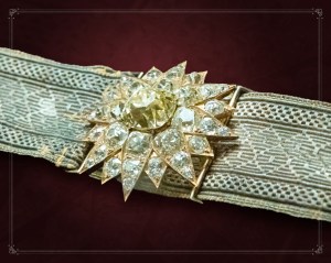 Gold belt buckle, featuring an outstanding old-cut natural coloured Diamond in a flower-head design