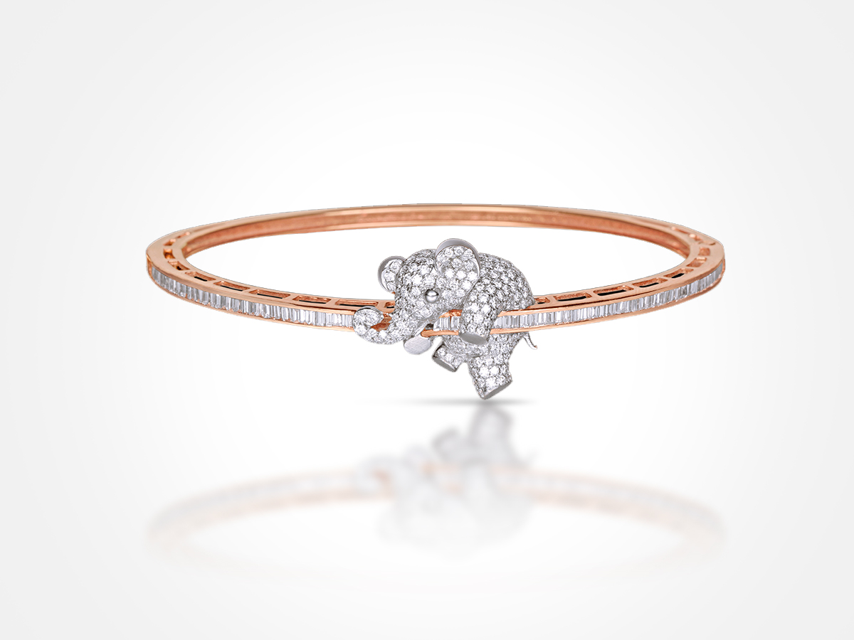 Elegant bracelet, adorned with sparkling Natural Diamonds
