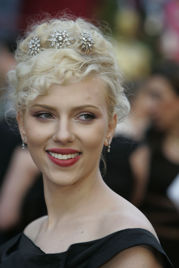 A vintage three star diamond tiara from Fred Leighton worn by Scarlett Johansson at the 2005 Oscars