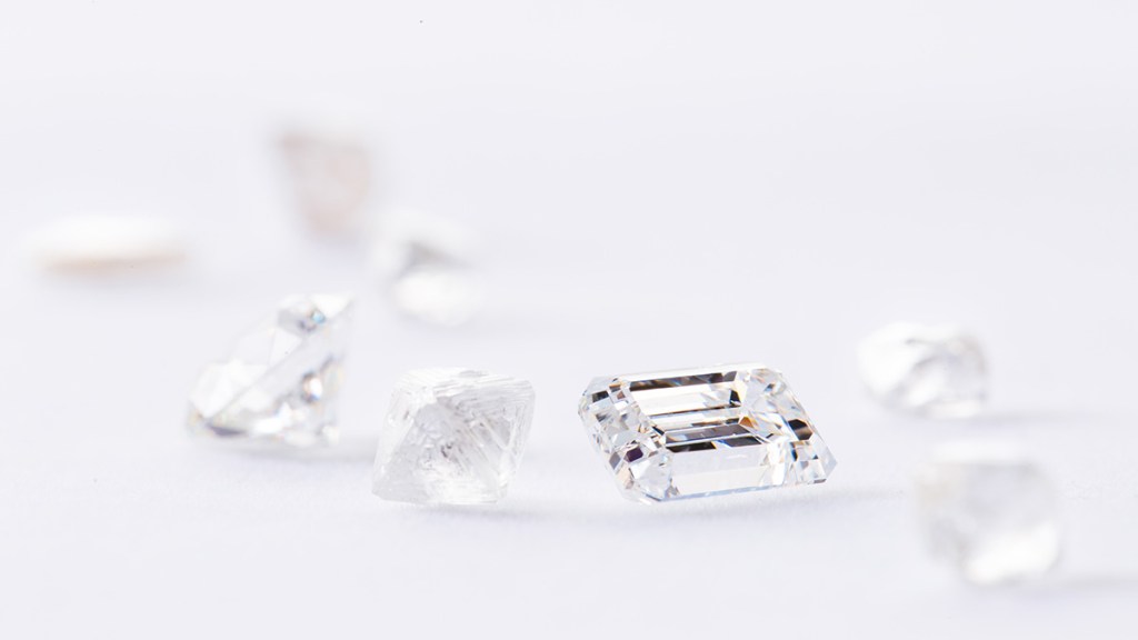 Differences Between Lab Grown vs. Natural Diamonds