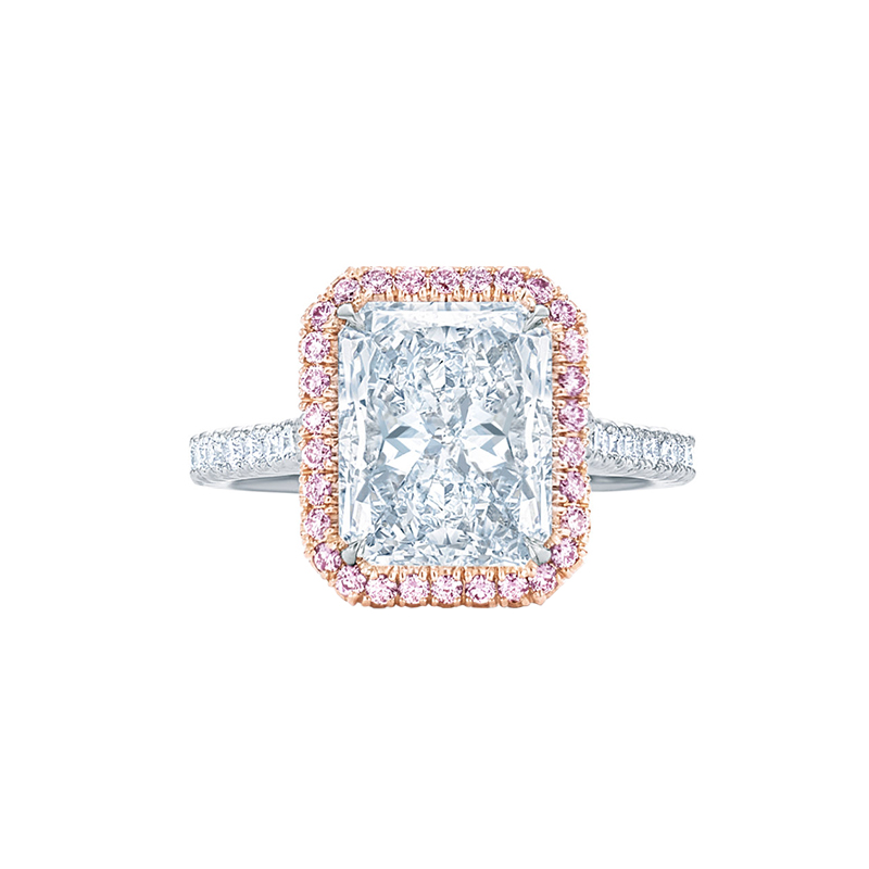 Bague de fiançailles en diamant de taille radiant avec un fin halo de diamant rose pavé