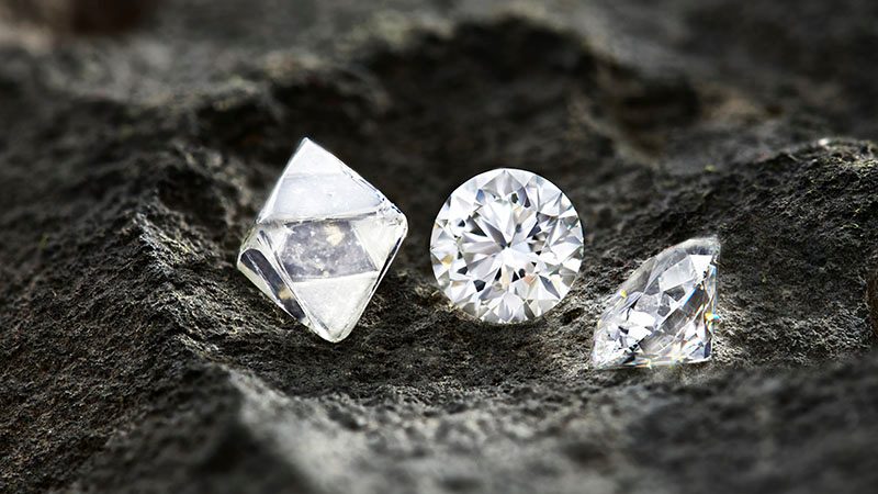 Diamants bruts et brillants