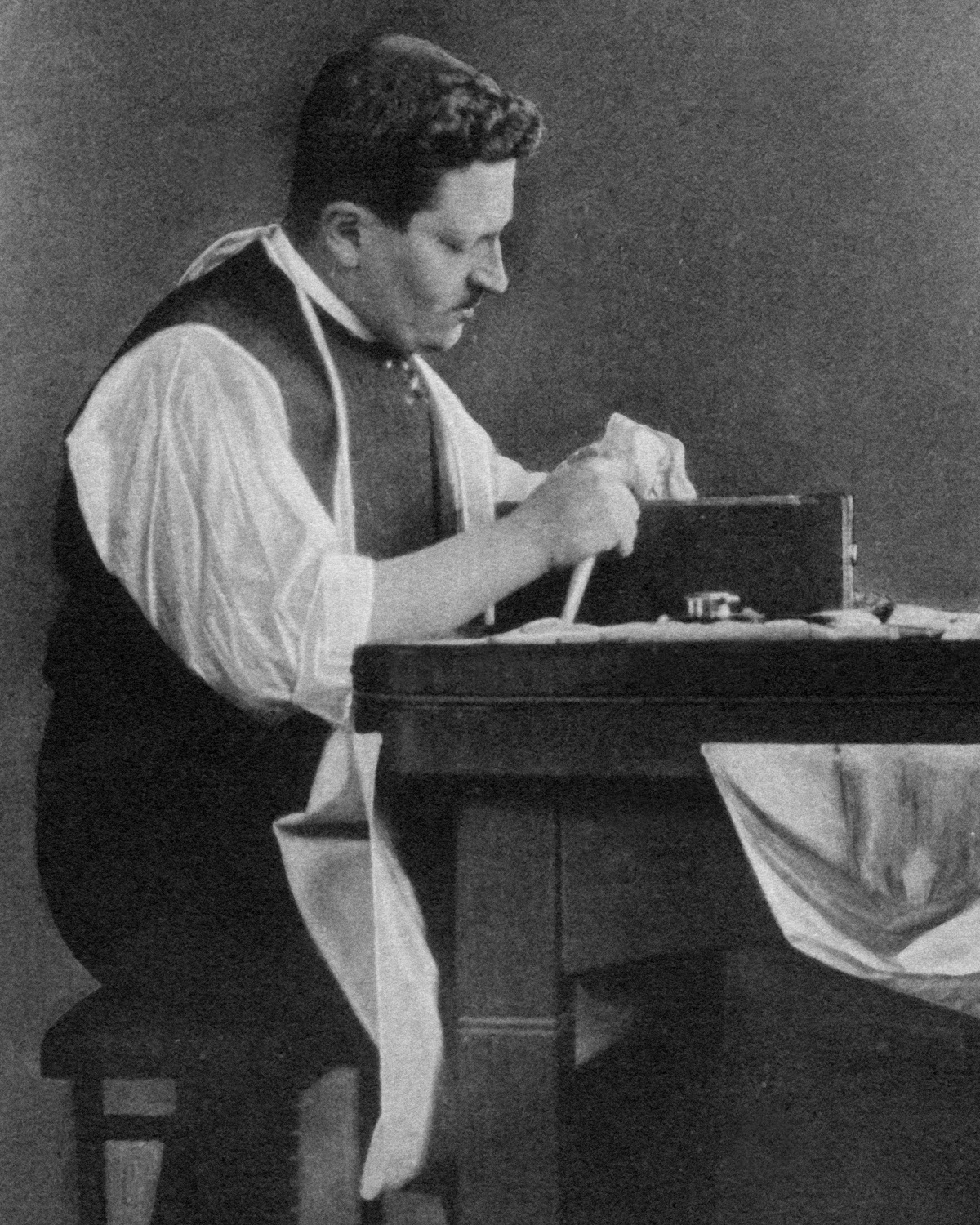 The Excelsior Diamond: The Greatest Diamond the World Forgot 7 Excelsior Diamond Joseph Asscher at work on the Cullinan diamond, 1908 — a moment that cemented his place in history as one of the world’s greatest diamond cutters.