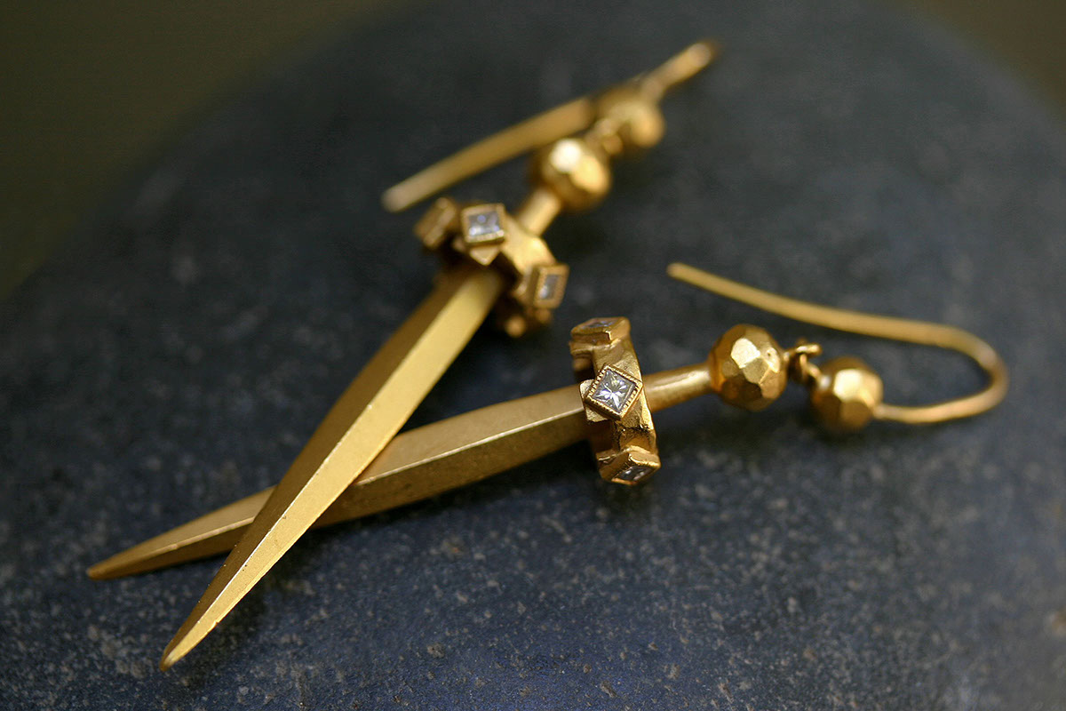 golden-globes-diamond-earrings