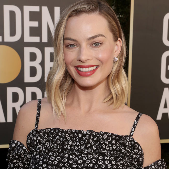 Margot Robbie's Diamond Earrings at the Golden Globes 2021