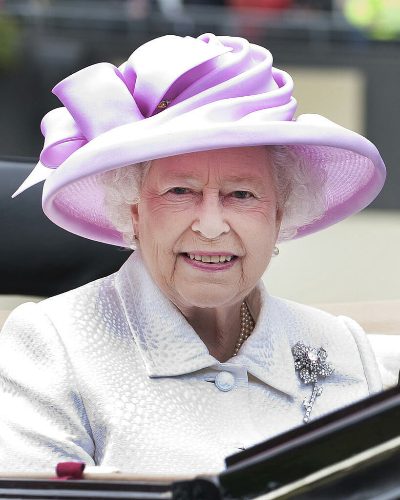 The Queen wearing the Williamson Pink Diamond Brooch.