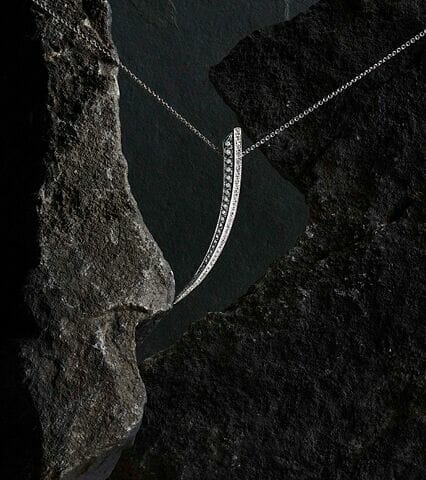 18kt White Gold And Diamond Sabre Necklace $14.500.