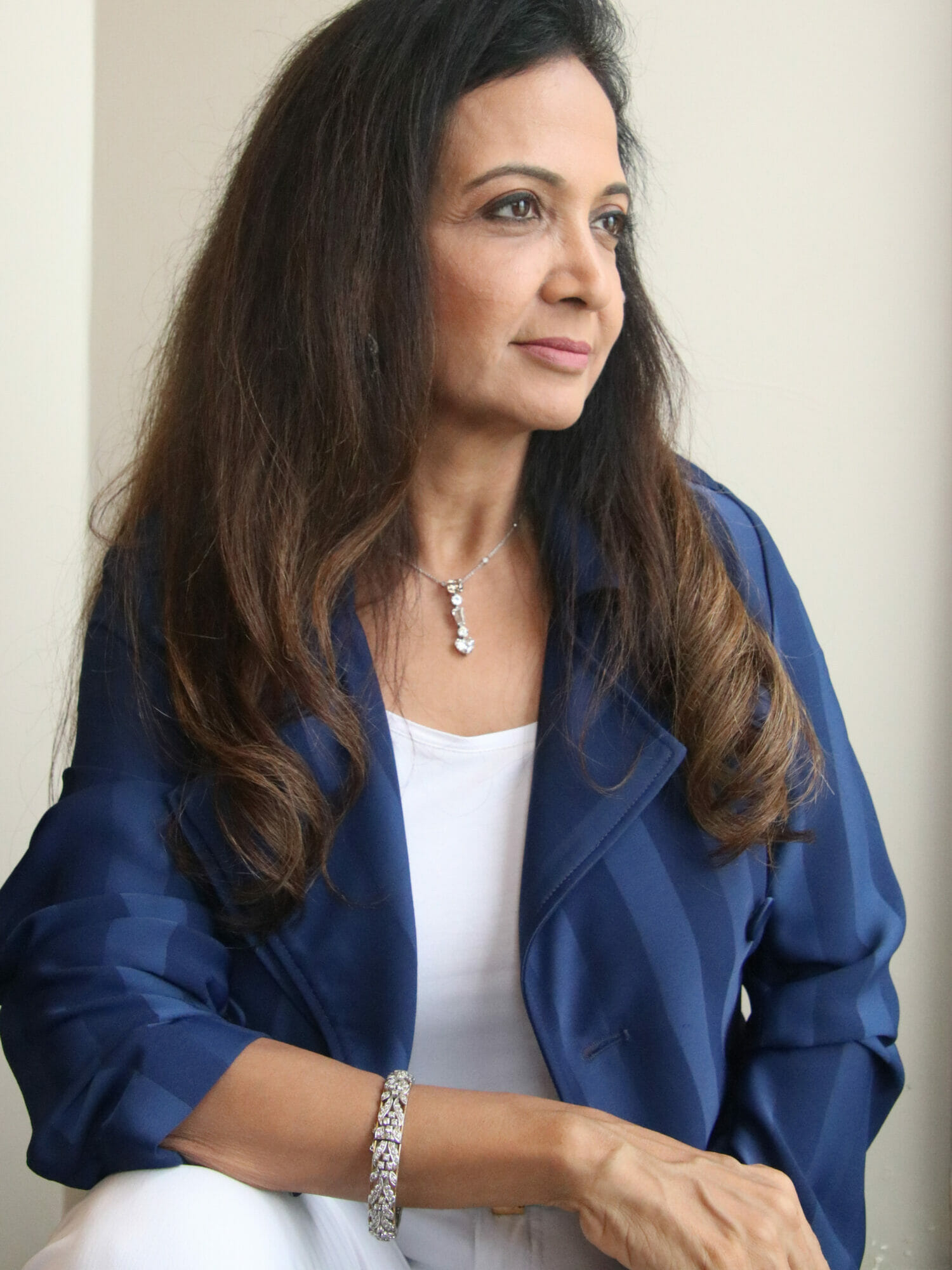 Agarwal’s jewellery look consists of two exceptional pieces—the diamond-encrusted bangle passed down to her by her mother and the heart-shaped diamond pendant her husband bought her