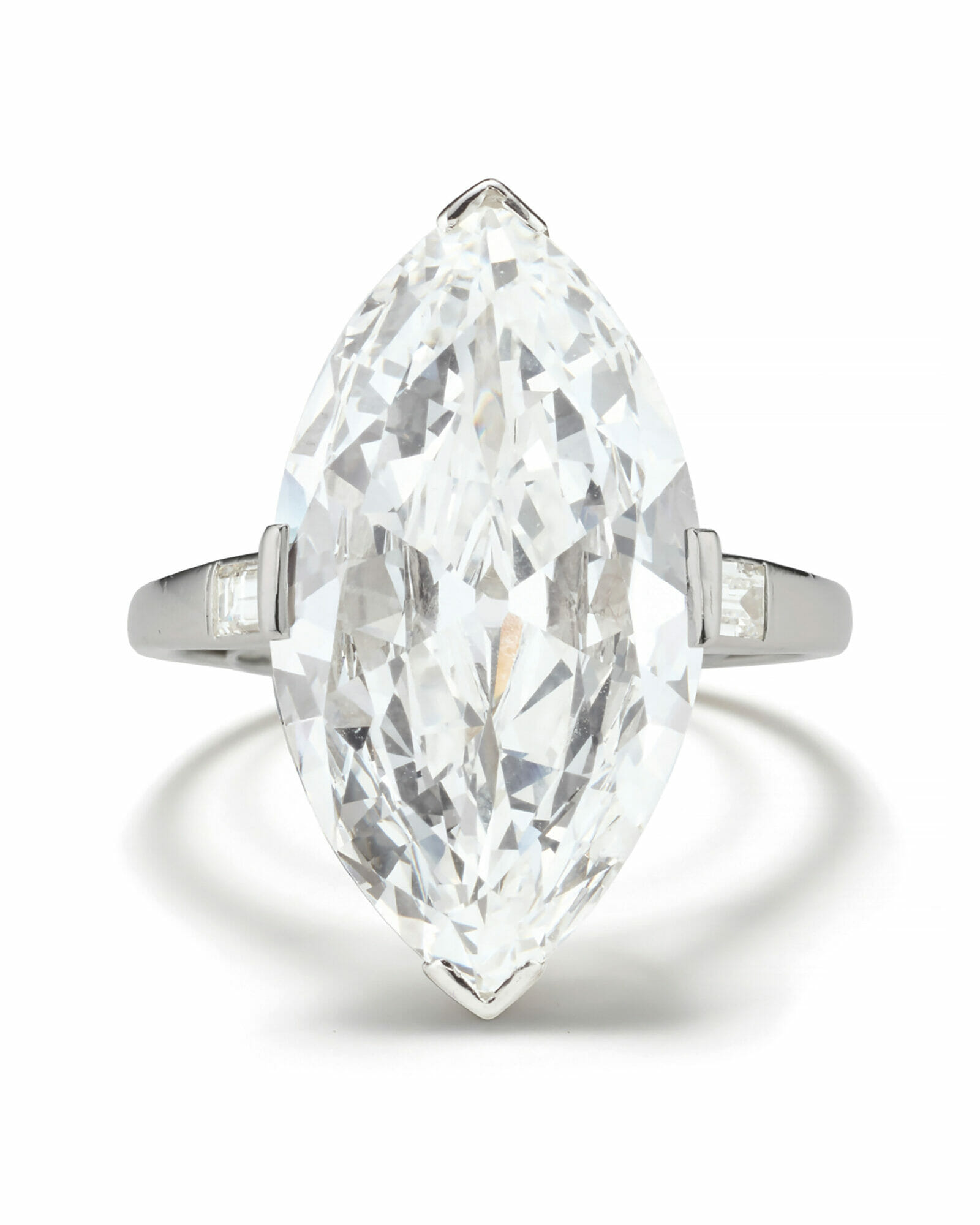 How to Buy an Engagement Ring at Auction, According to Jewelry Experts 1 How to Buy an Engagement Ring at Auction, According to Jewelry Experts