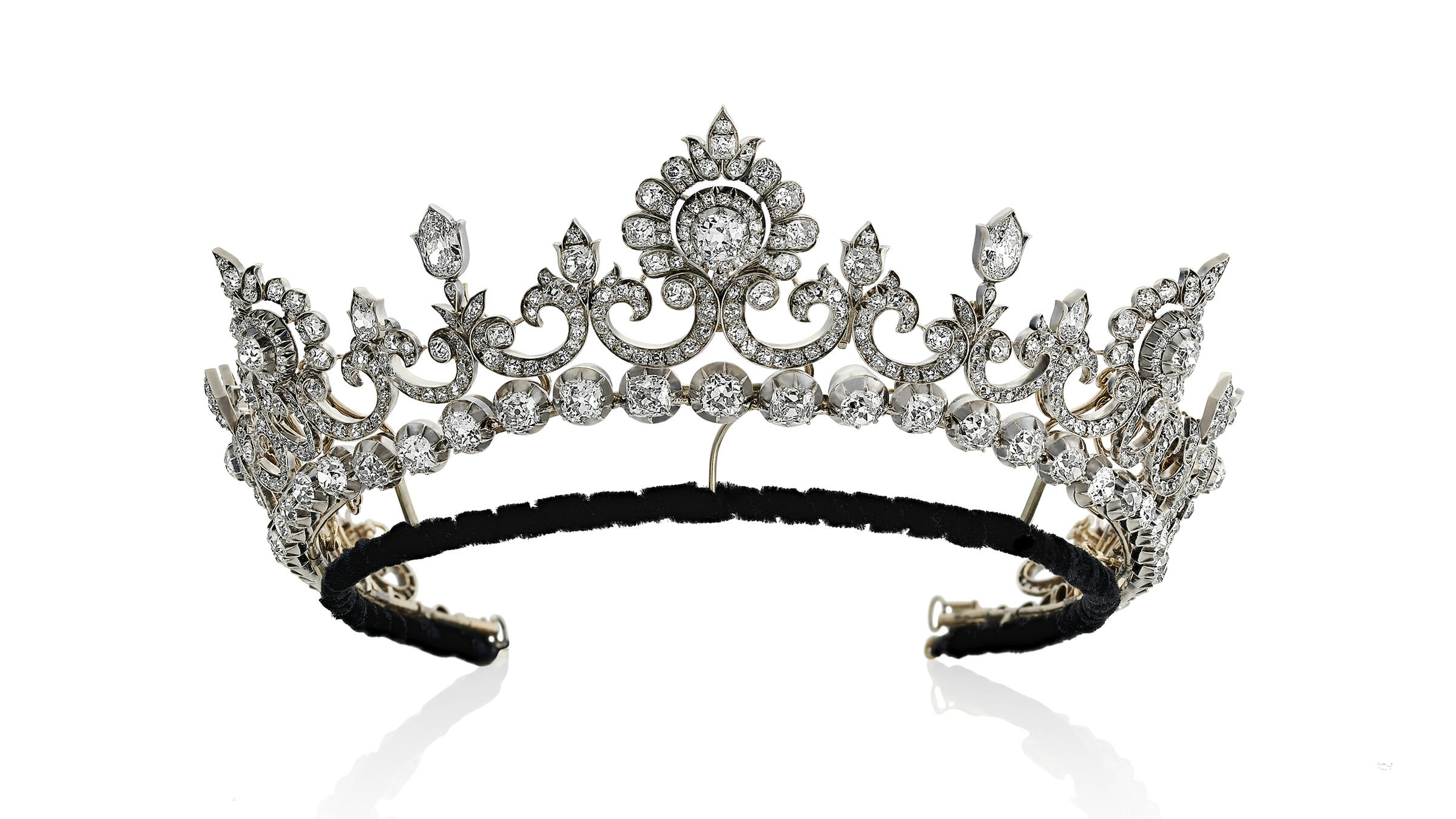How to Choose a Diamond Tiara for Your Wedding Day