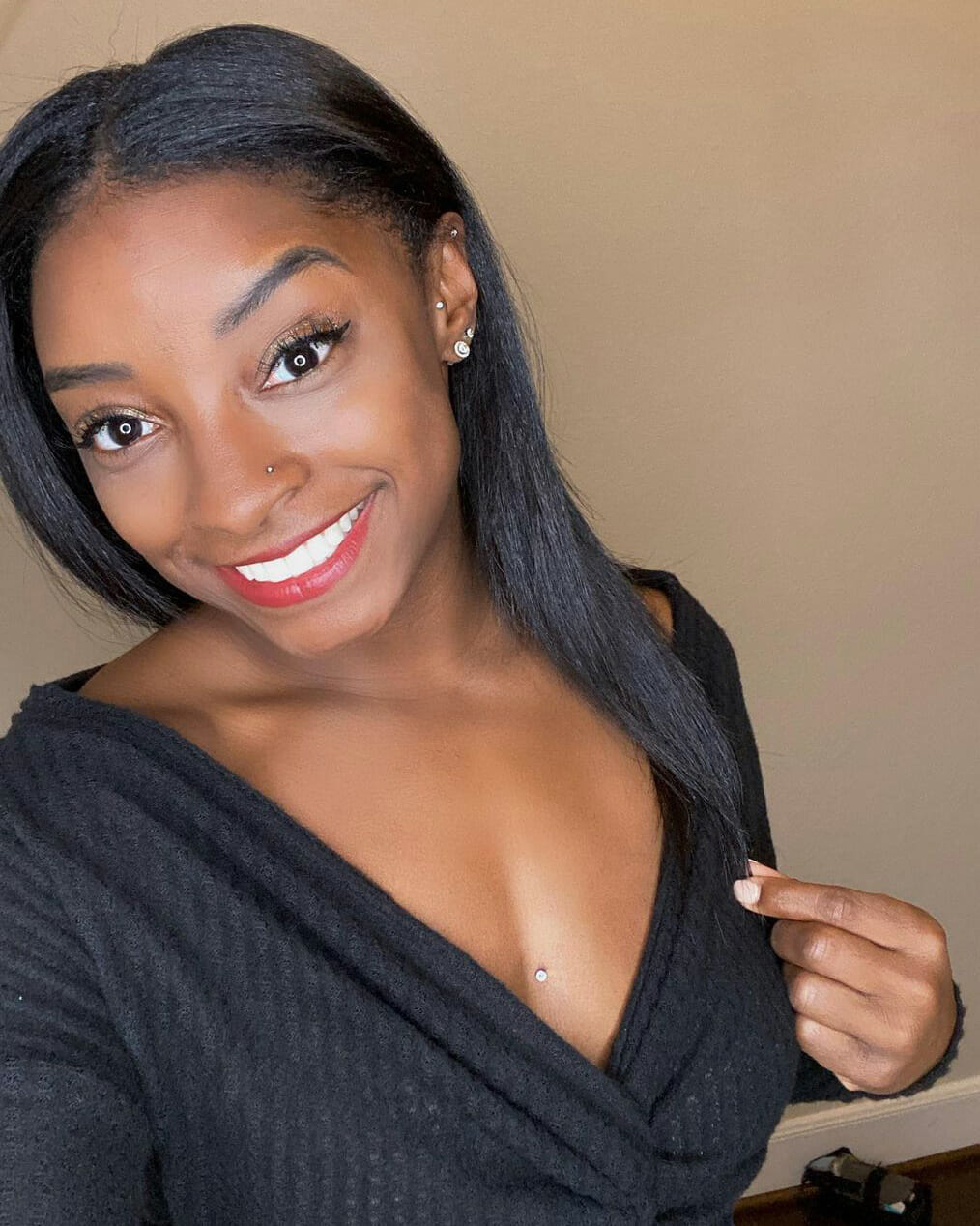 Simone Biles wearing diamonds in selfie