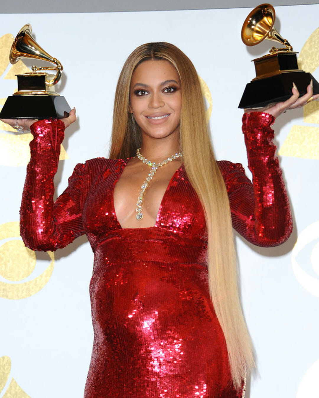 Beyoncé wearing a 400-carat Lorraine Schwartz diamond necklace during the 2017 Grammys.