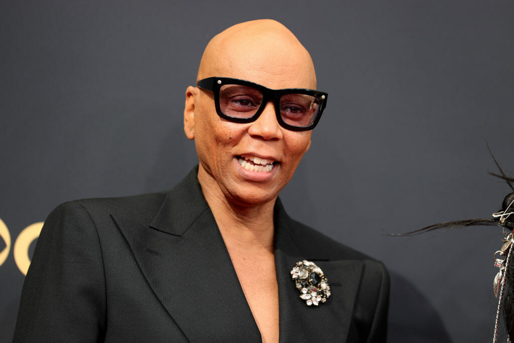 Emmys 2021: The Best Jewelry Looks from an Epic and Sparkly, Diamond-Filled Night 4 Emmys 2021: The Best Jewelry Looks from an Epic and Sparkly, Diamond-Filled Night
