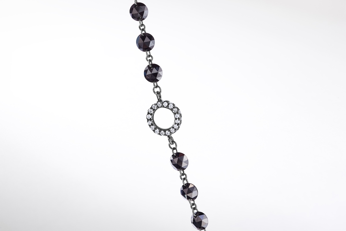 64Facets rose cut diamonds black