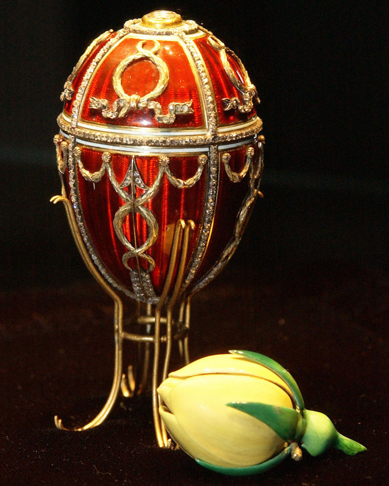 cleopatra's eggs red notice movie gal gadot faberge eggs