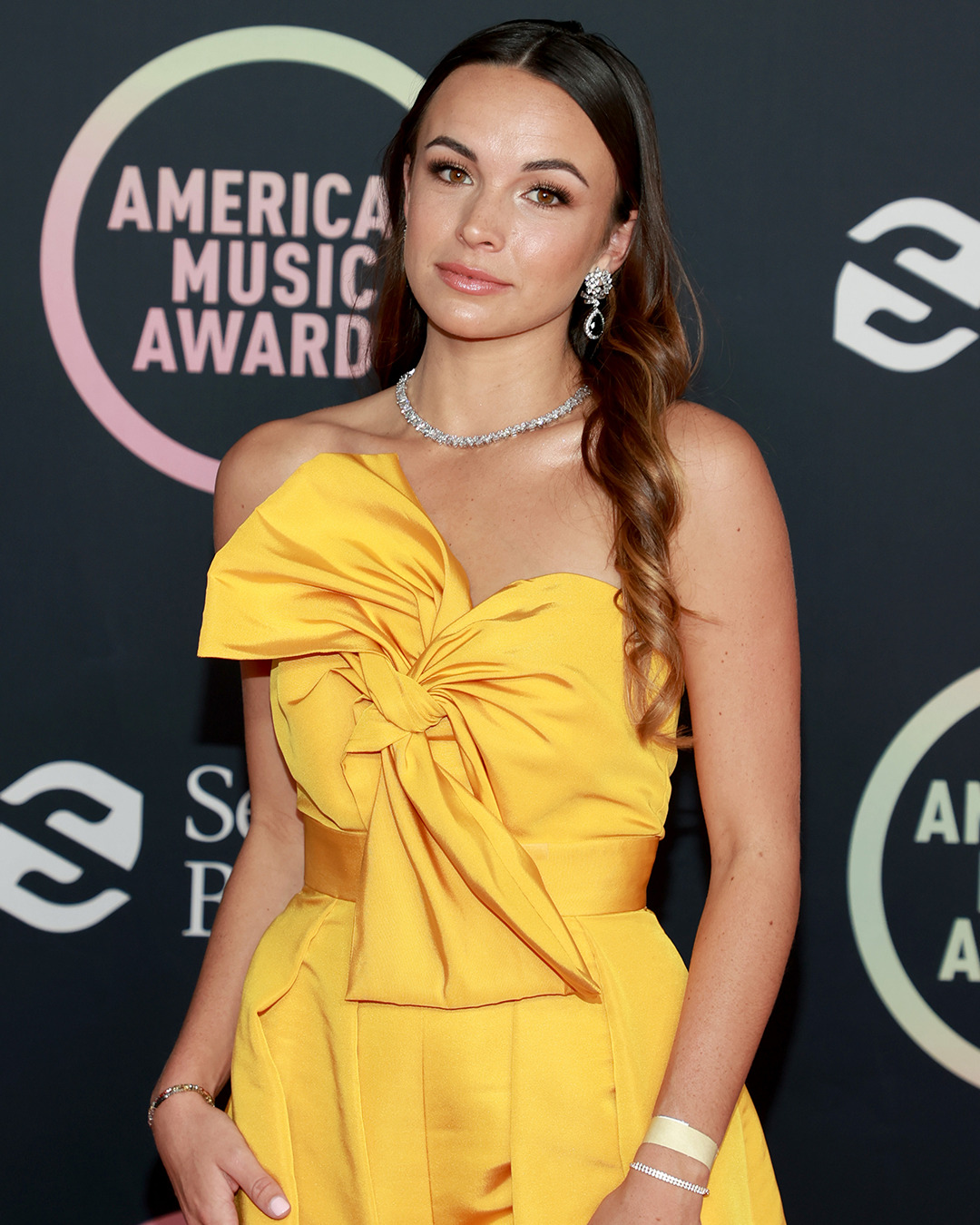 2021 American Music Awards: The Best Jewelry Looks 3 2021 American Music Awards: The Best Jewelry Looks