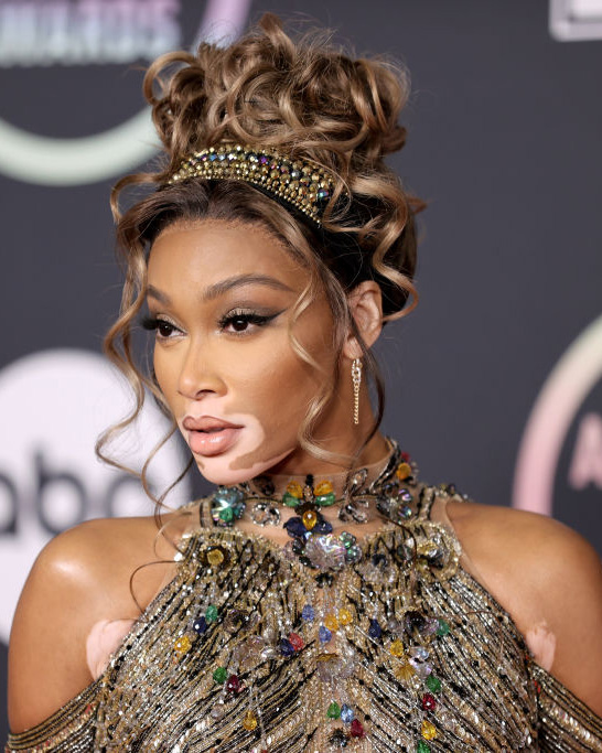 2021 American Music Awards: The Best Jewelry Looks 7 2021 American Music Awards: The Best Jewelry Looks