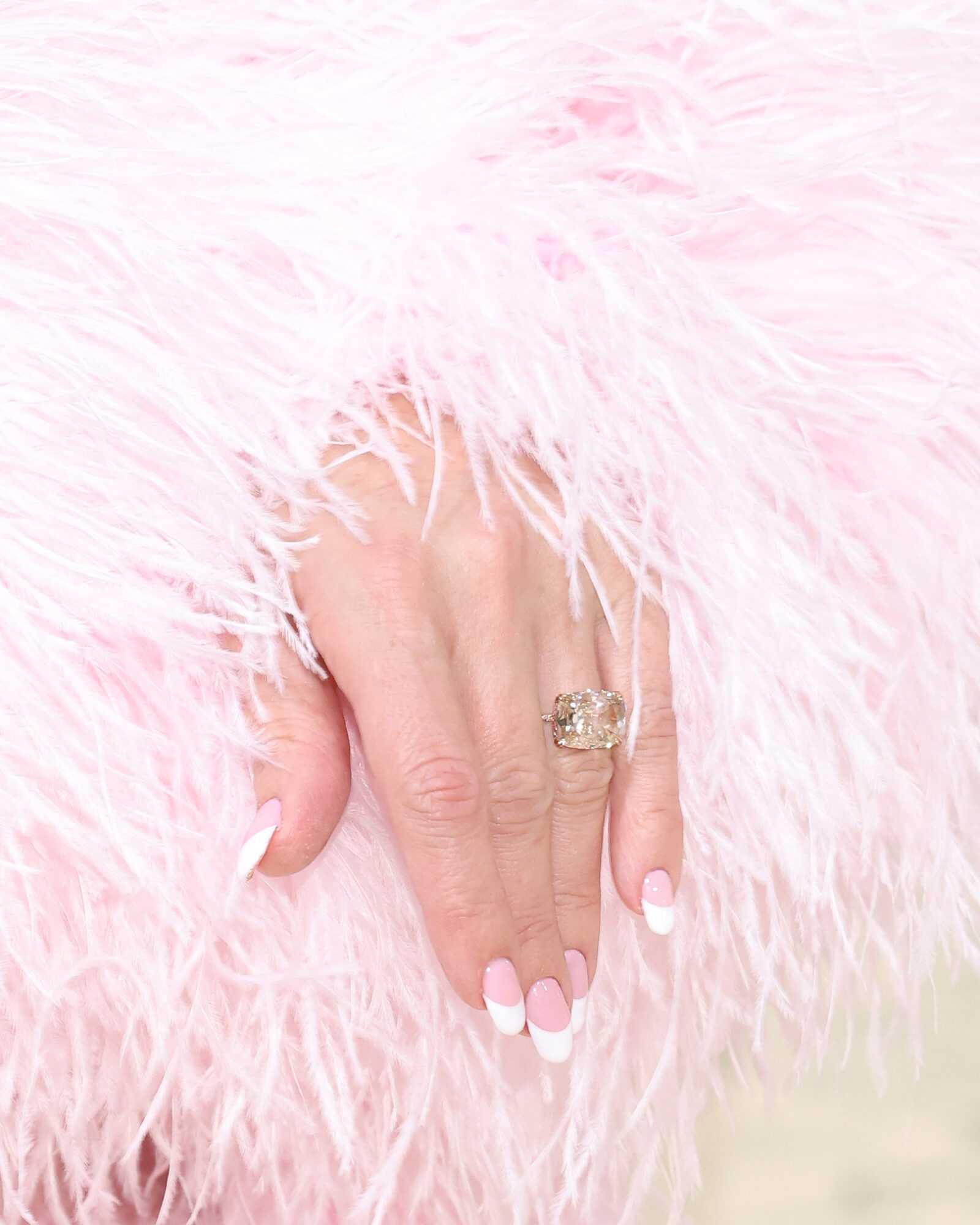 celebrity diamond jewelry 2021 kate hudson met gala engagement ring