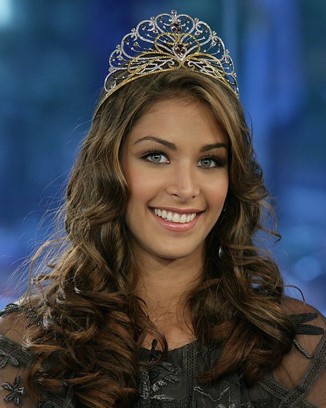 Miss universe crown