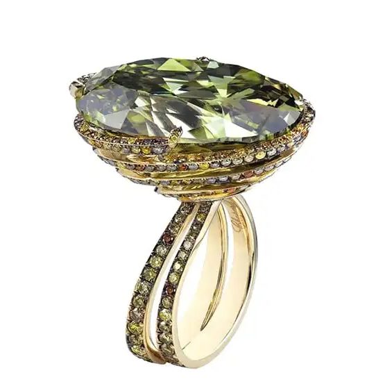 Chameleon Diamonds: The Color-Changing Gems You Have to See to Believe 17 Chameleon Diamonds: The Color-Changing Gems You Have to See to Believe