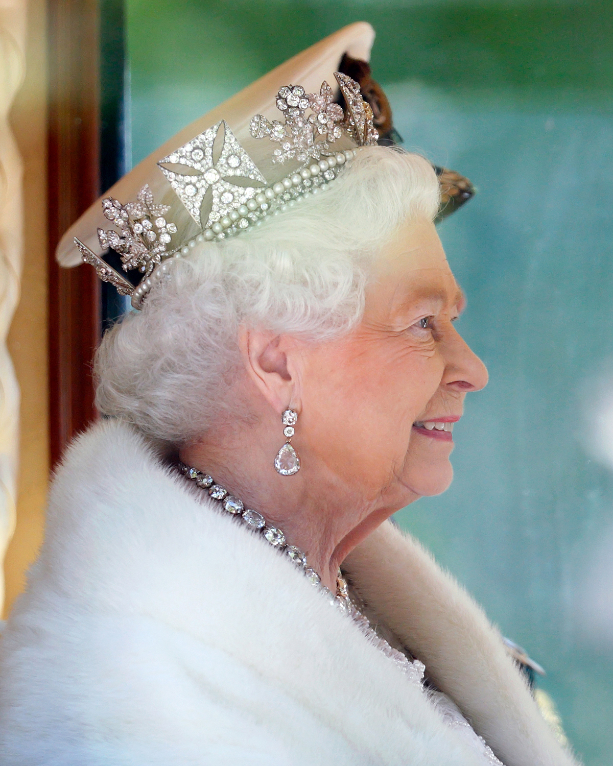 Queen's Platinum Jubilee diamonds jewels