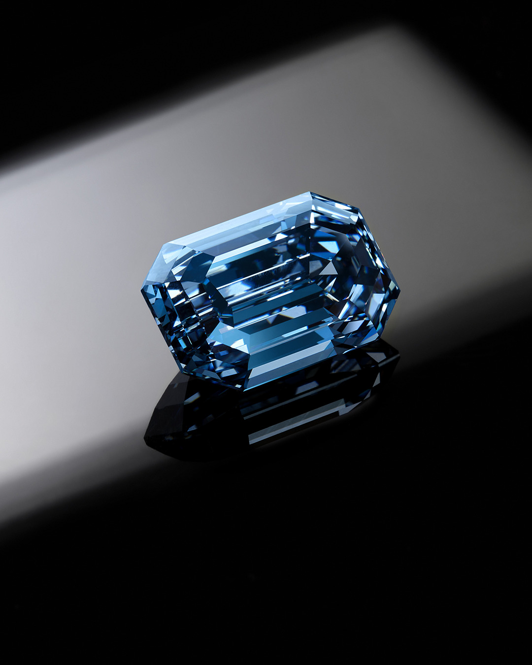 De Beers Blue Diamond sothebys auction