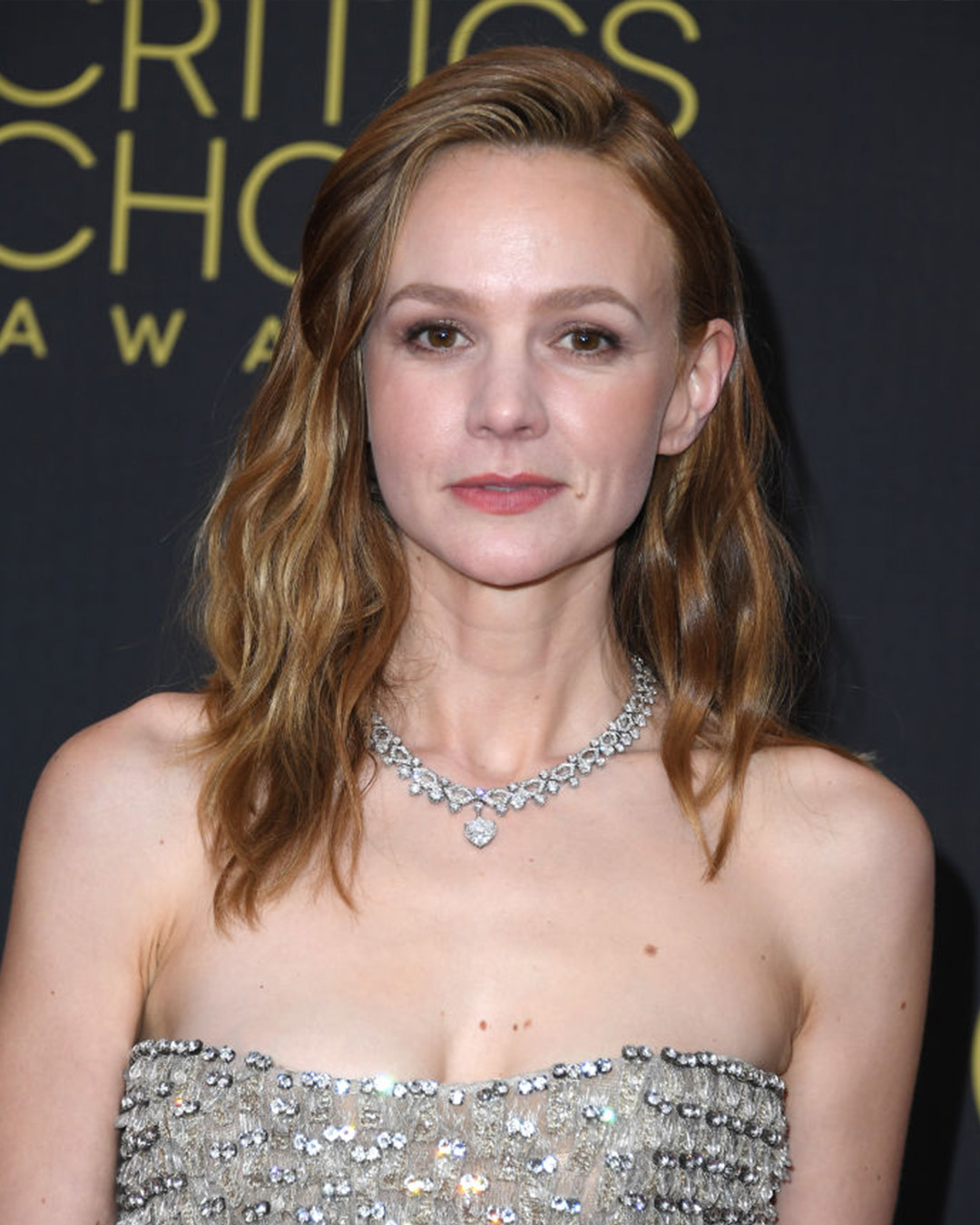 carey mulligan critics choice awards diamond jewelry