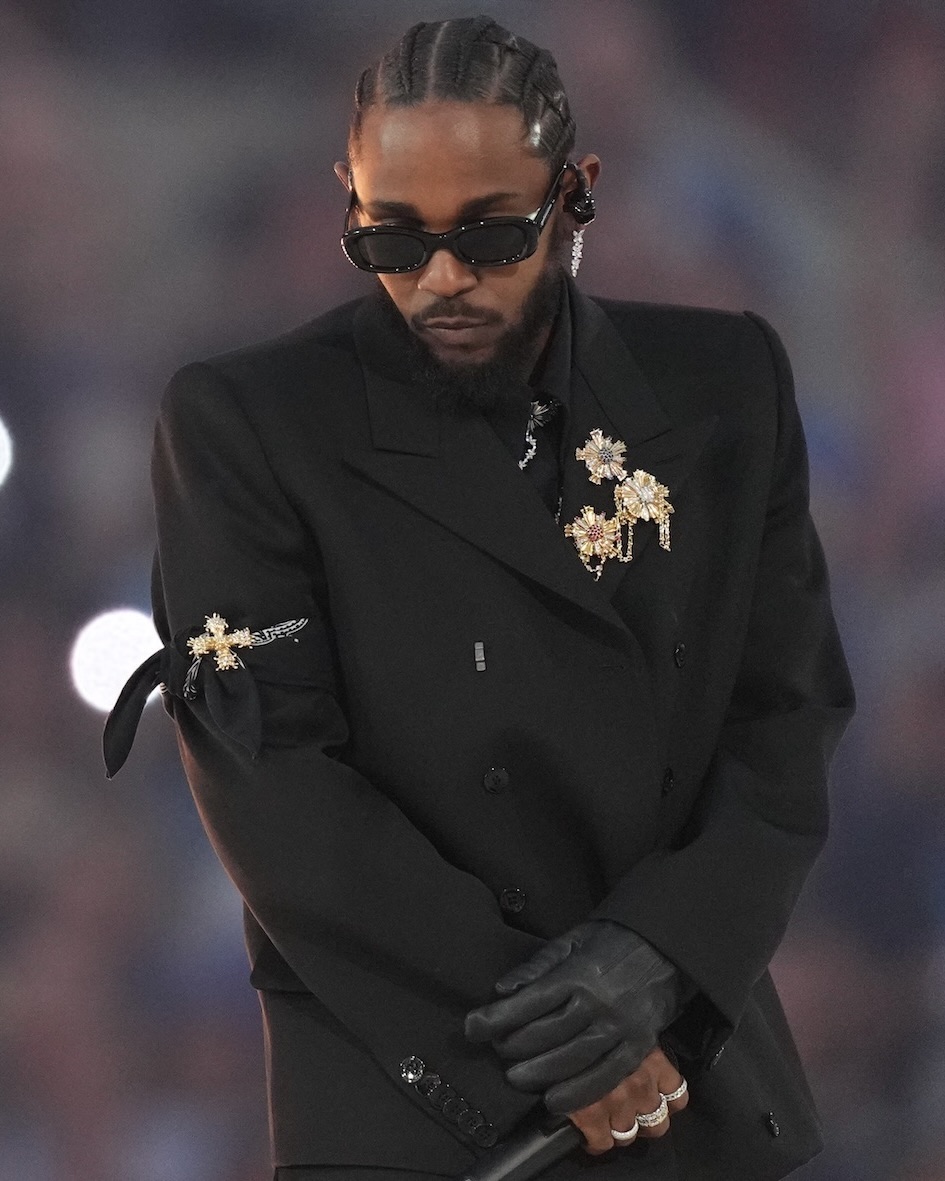 Men's Style: Diamond Jewelry Essentials for the Modern Dandy 12 Kendrick Lamar exemplifies the modern dandy diamond style in a Tiffany vintage brooches.