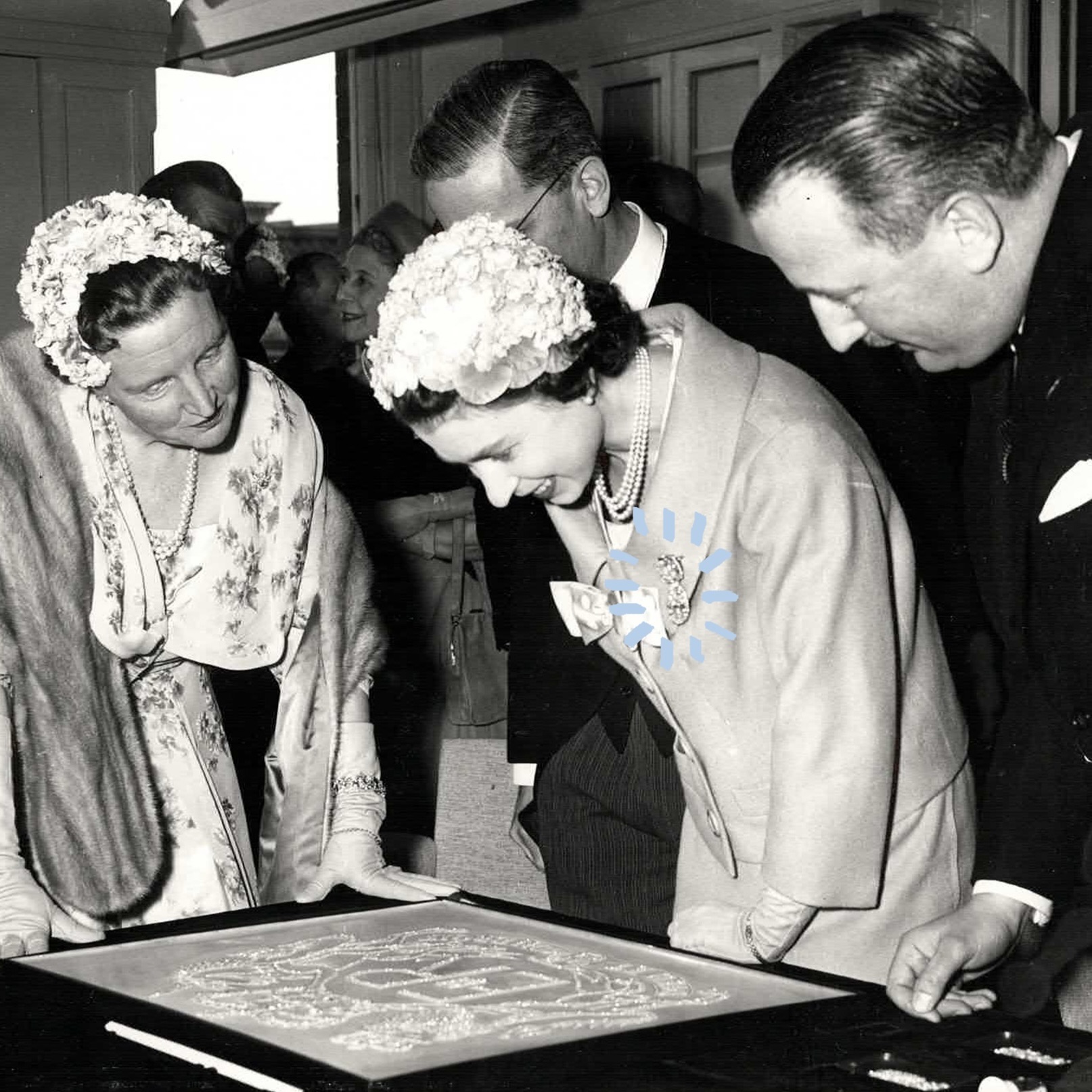 The Story of Granny’s Chips, the Most Valuable Brooch in the World 7 Queen Elizabeth II wearing her Granny’s Chips while visiting Louis Asscher in Amsterdam