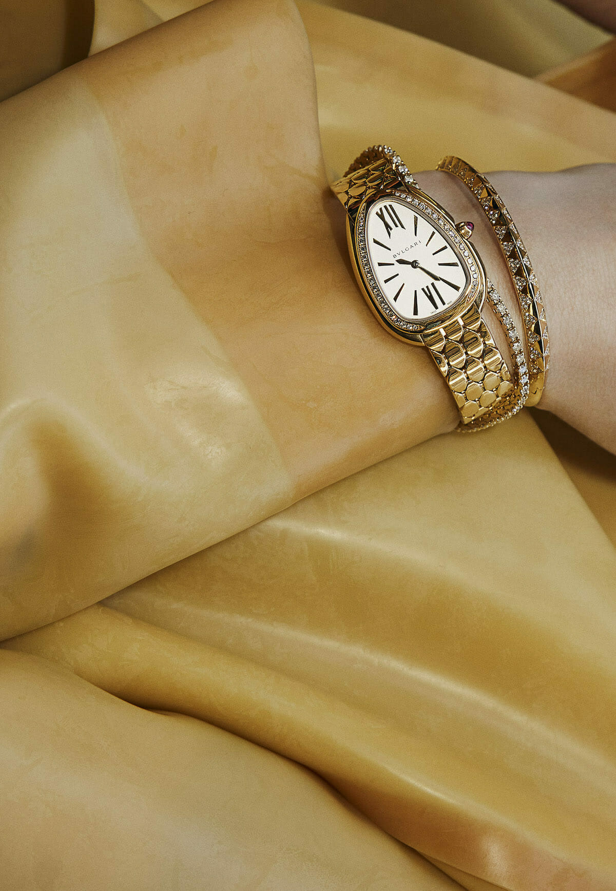 karen elson yellow trench watch