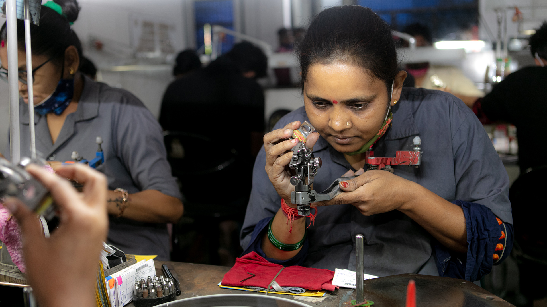 women working in diamond industry 