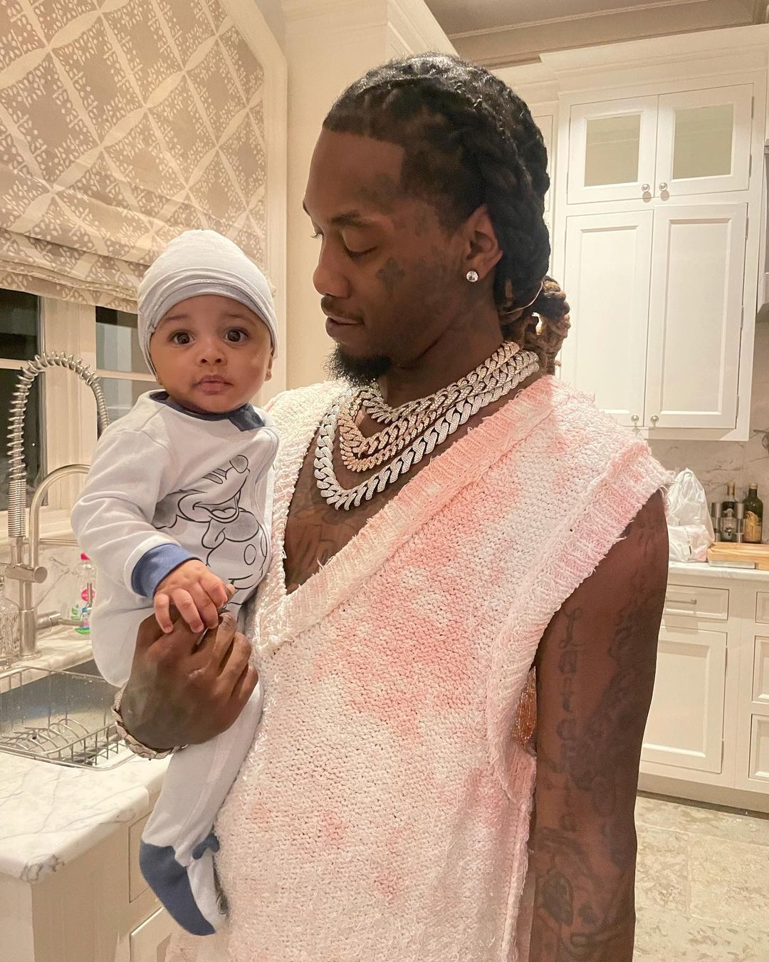 Offset wearing diamond necklace