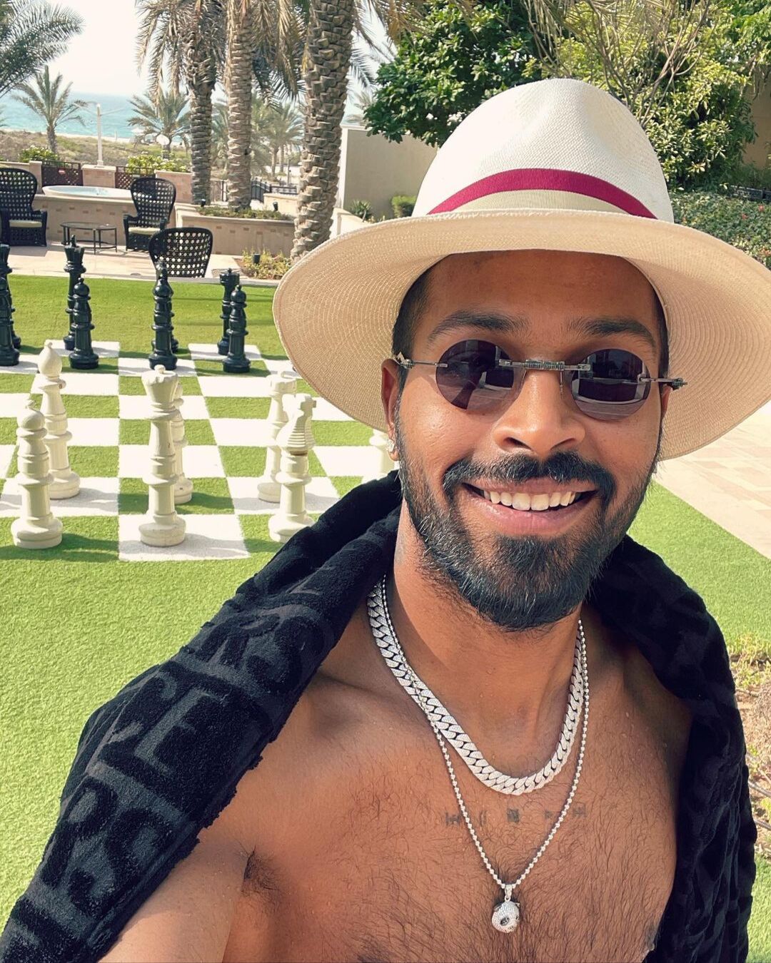 12 Celebrity Dads with the Coolest Diamond Jewellery Style 22 12 Celebrity Dads with the Coolest Diamond Jewellery Style