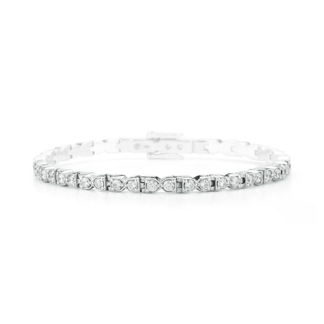 The History of Natural Diamond Tennis Bracelets and 10 Must-Have Pieces 9 DEBORAH PAGANI
TENNIS BRACELET