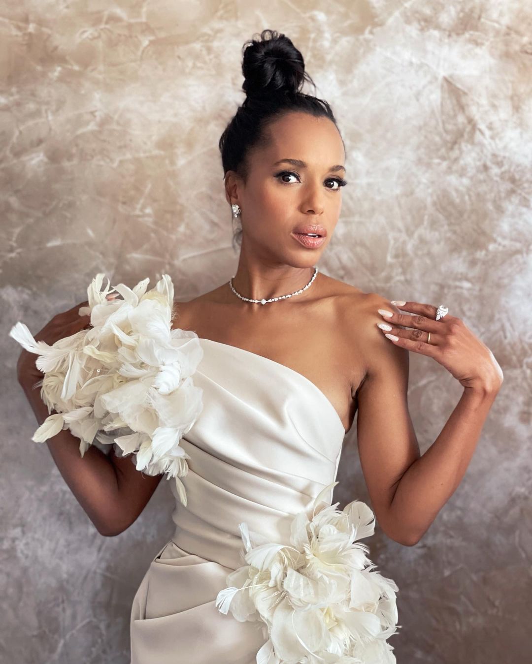 2022 Emmys: The Best Diamond Jewelry Looks 11 2022 emmys diamond jewelry looks kerry washington