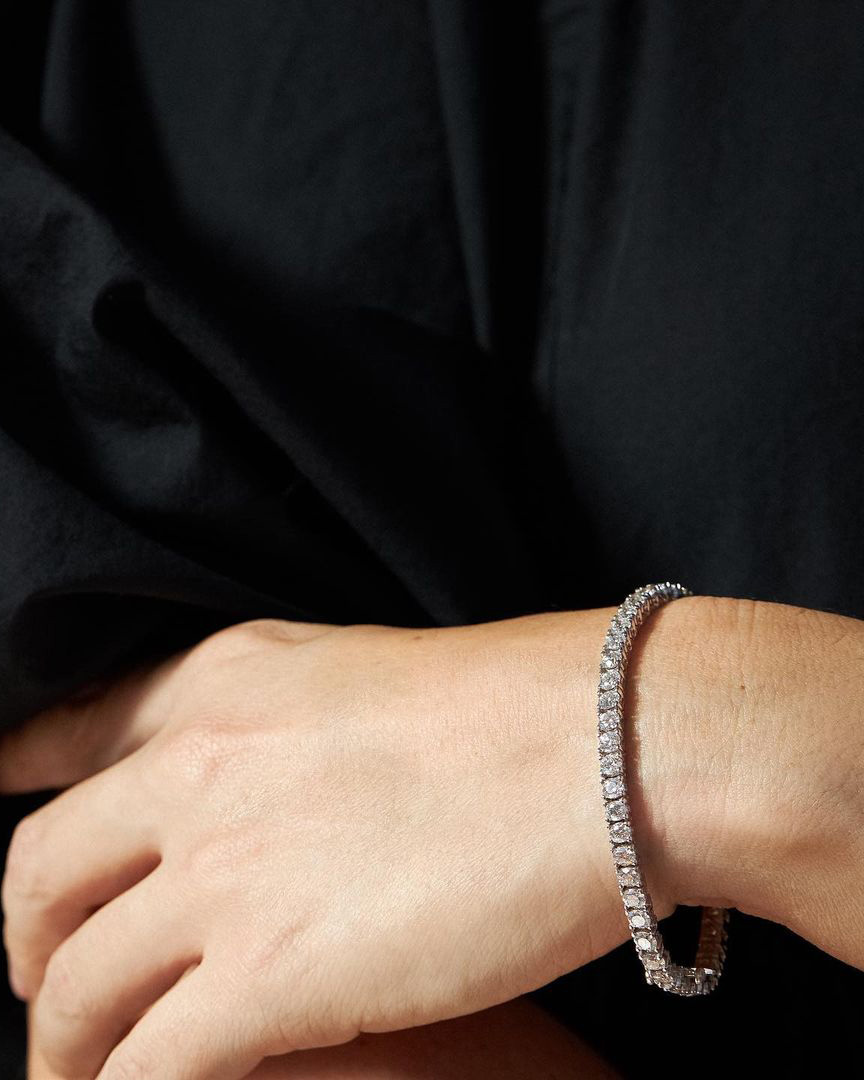 6 Latinx Jewelry Designers to Know According to Fashion Editor Karla Martínez de Salas 8 latinx jewelry designer diamonds maria jose