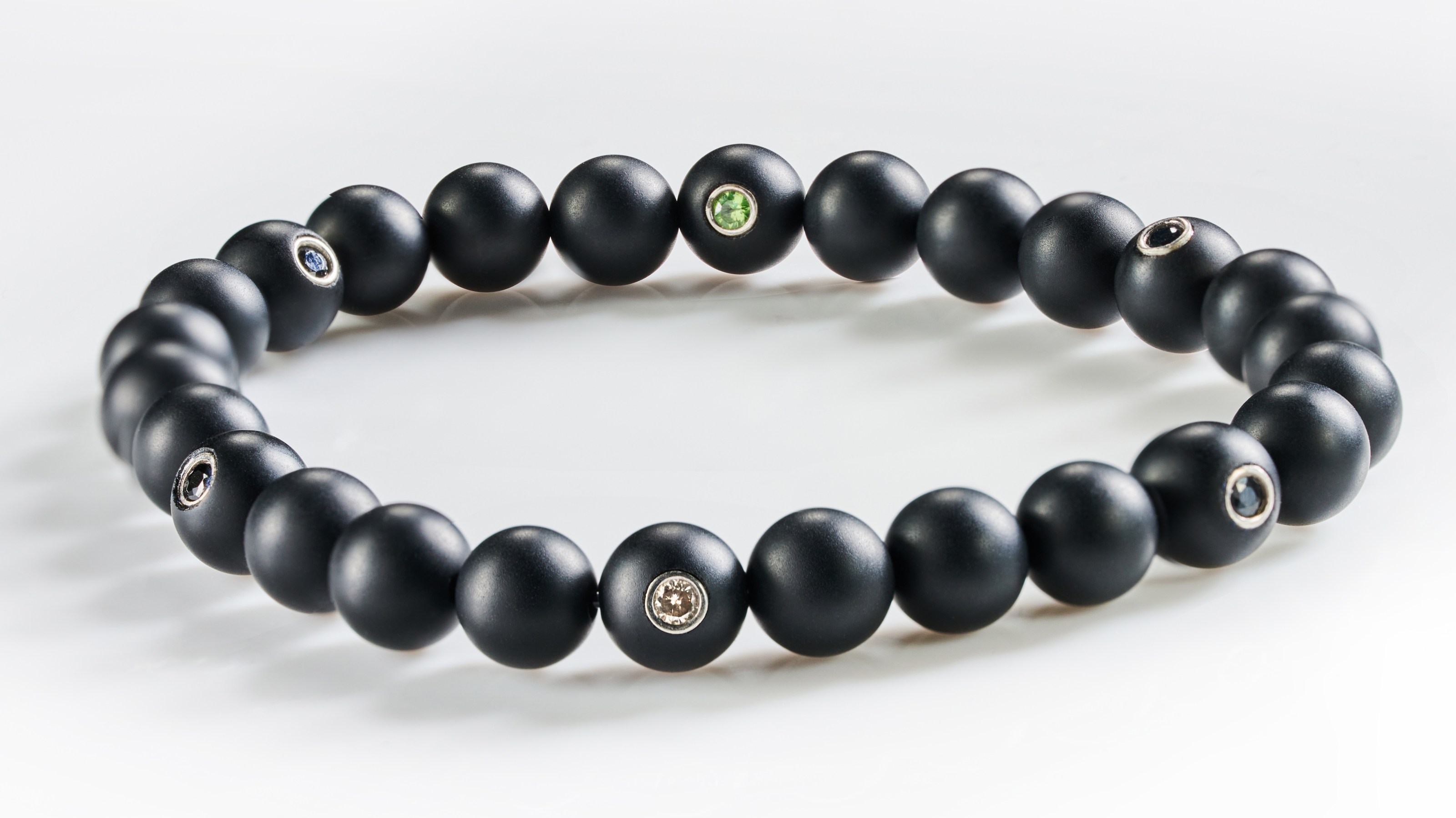 Diamonds Do Good et Flaviana Matata lancent un bracelet au profit des jeunes filles d'Afrique 5 diamonds do good