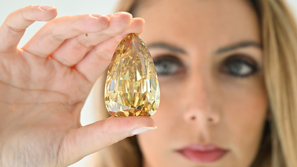 The Golden Canary: World's Largest Flawless Diamond to be Auctioned - Only  Natural Diamonds