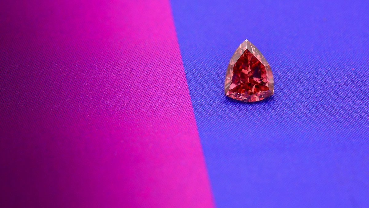 Un diamant rouge en forme de poire de chez Leibish
