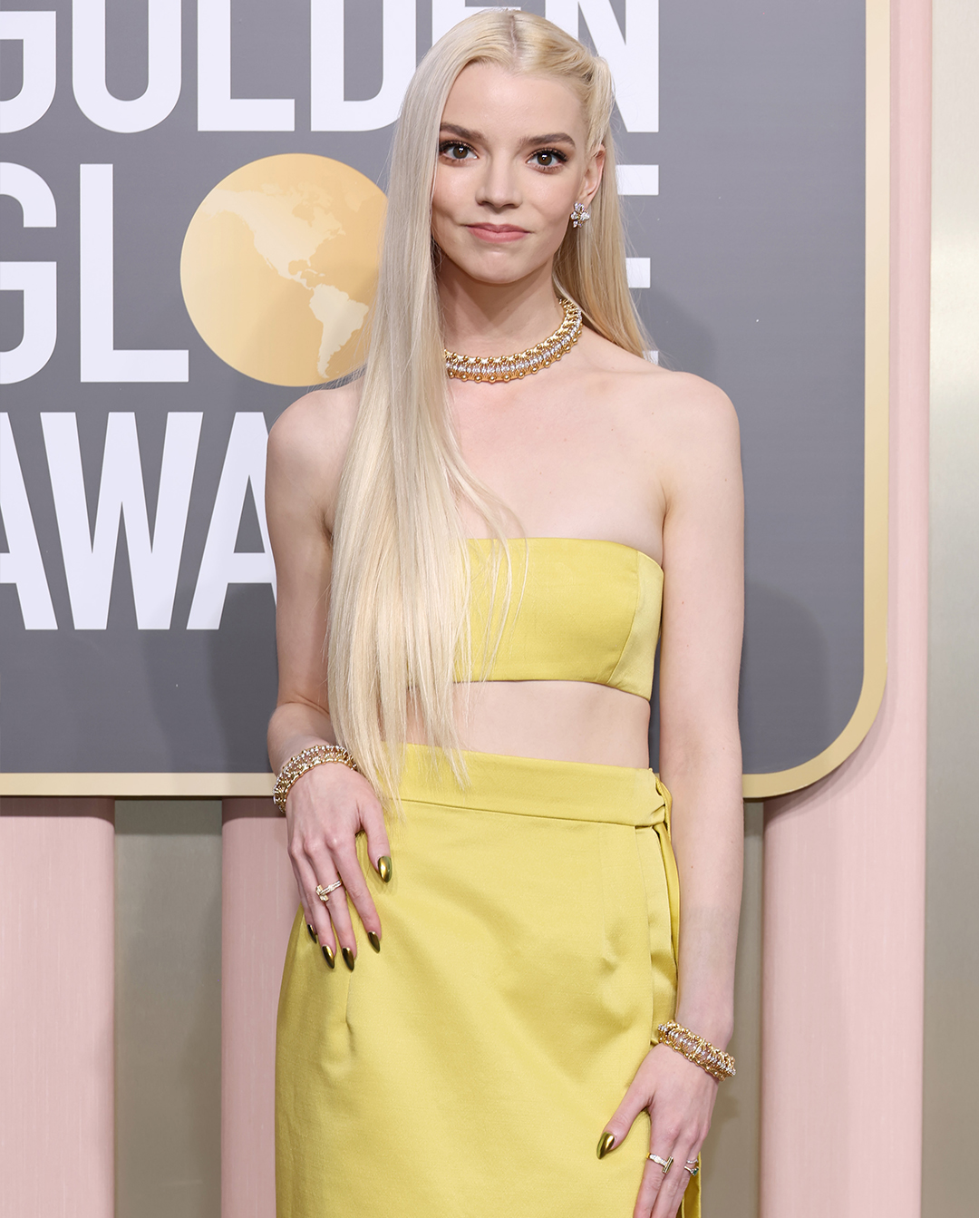 anya taylor joy golden globes 2023 red carpet natural diamond jewelry looks fashion style