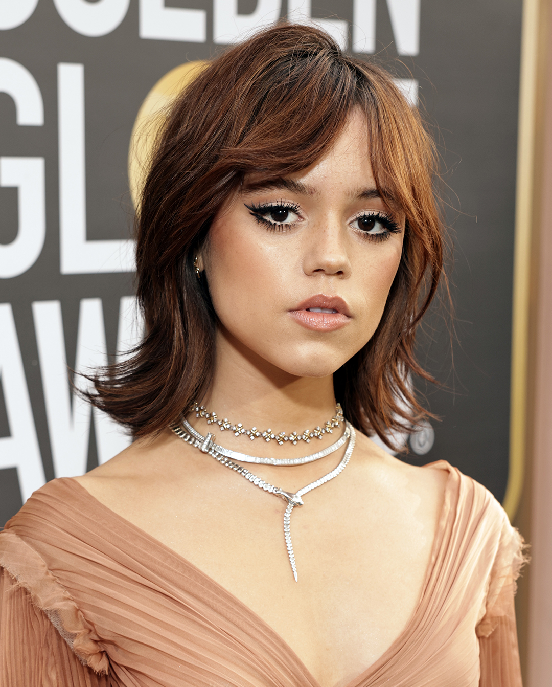 jenna ortega golden globes 2023 red carpet natural diamond jewelry looks fashion style