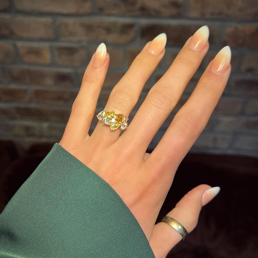 Oval Aquamarine Solitaire Ring in Rose Gold Scalloped Diamond Band | La  More Design