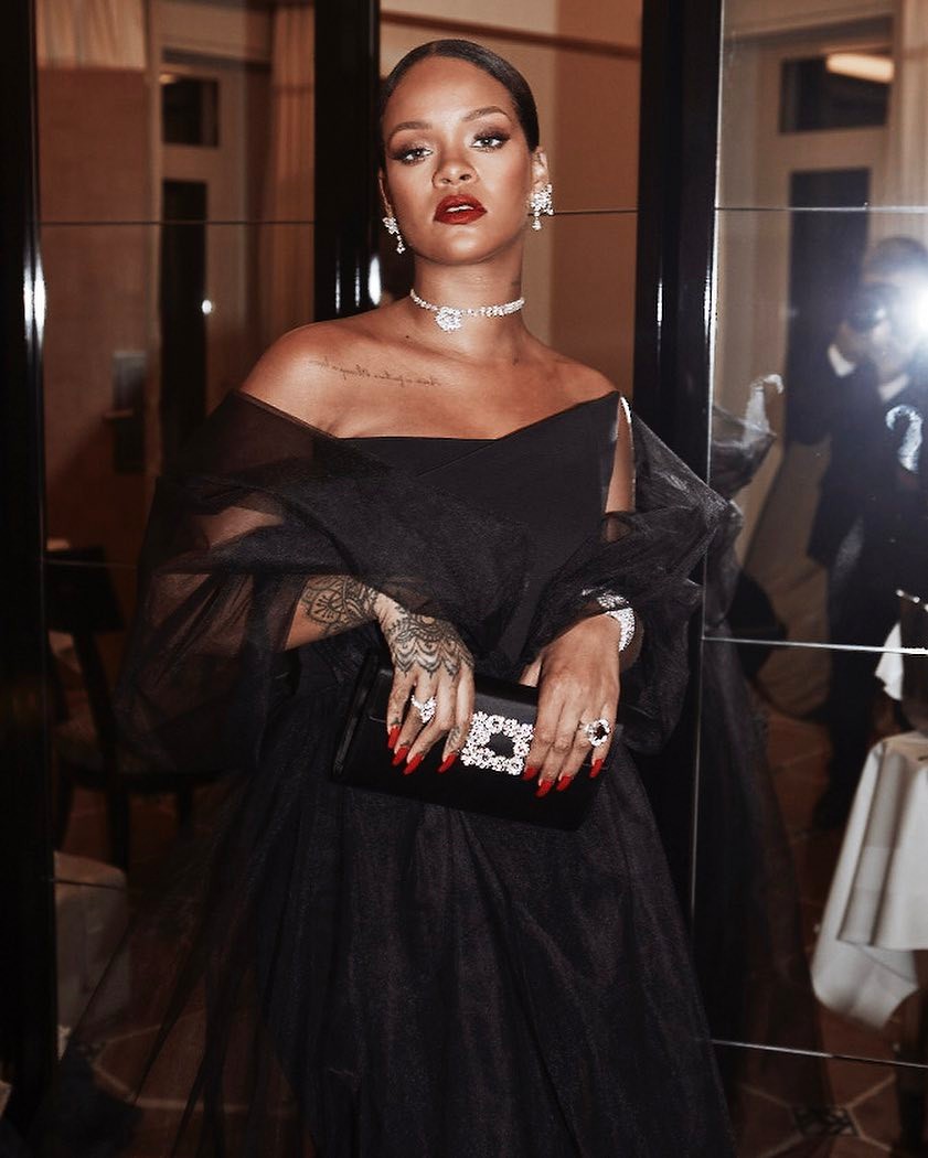 14 of Rihanna’s Most Iconic Natural Diamond Jewellery Looks 3 14 of Rihanna’s Most Iconic Natural Diamond Jewellery Looks