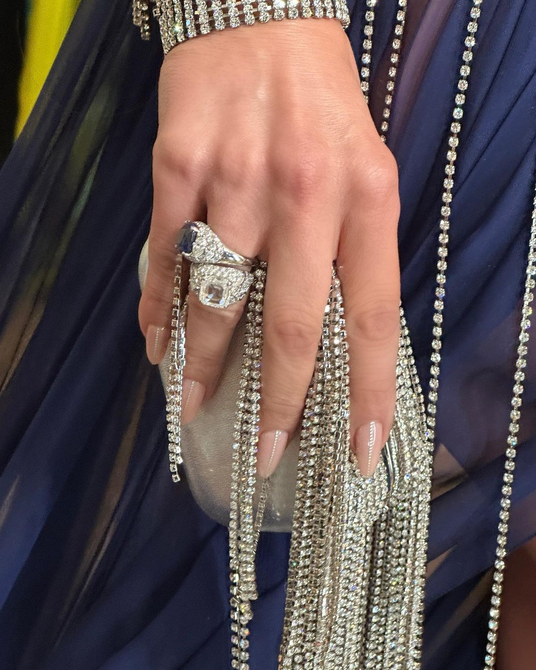 Grammys 2023: Les plus beaux looks de bijoux en diamant naturel 4 jennifer lopz grammys 2023 style fashion natural diamond jewelry