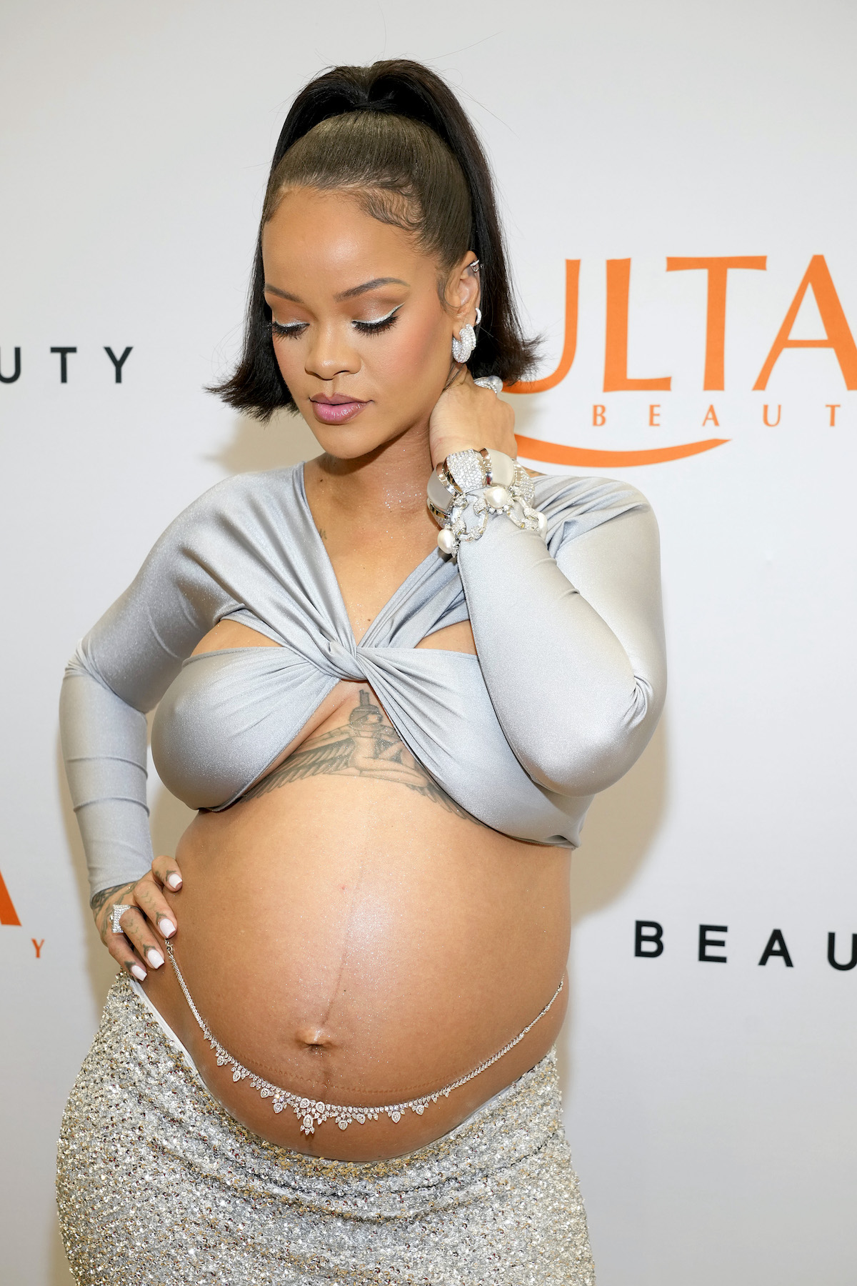 14 of Rihanna’s Most Iconic Natural Diamond Jewellery Looks 12 14 of Rihanna’s Most Iconic Natural Diamond Jewellery Looks